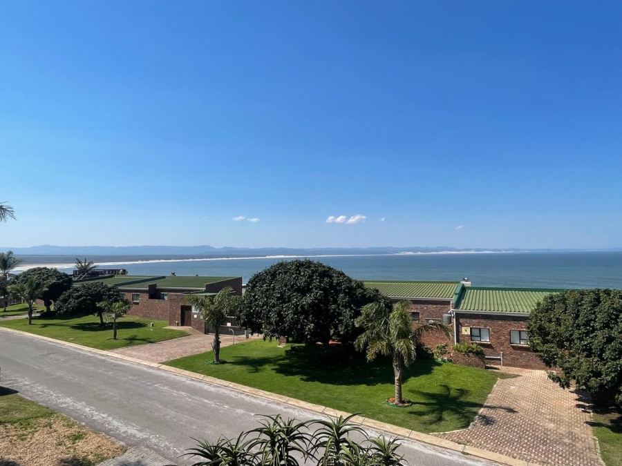 4 Bedroom Property for Sale in Wavecrest Eastern Cape